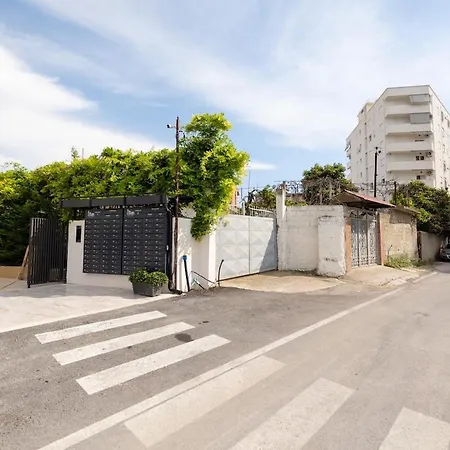 New - Garage - 500m From Promenade